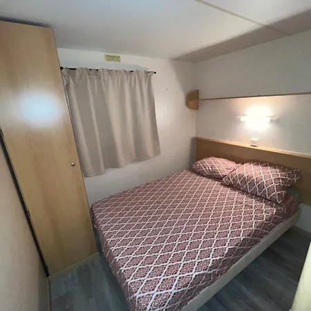Mobile-home Entierement Equipe, Riviere En Contrebas *