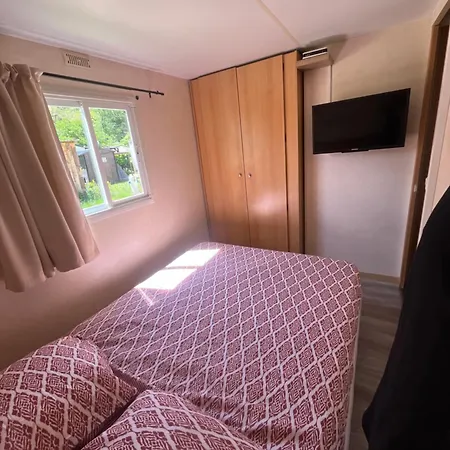 キャンプ場 Mobile-home Entierement Equipe, Riviere En Contrebas